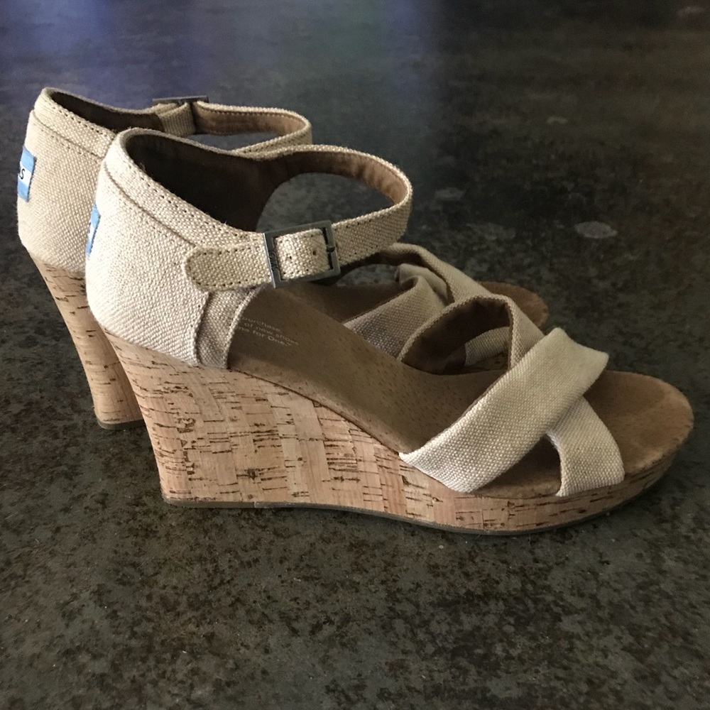 Toms size 11 wedge sandals